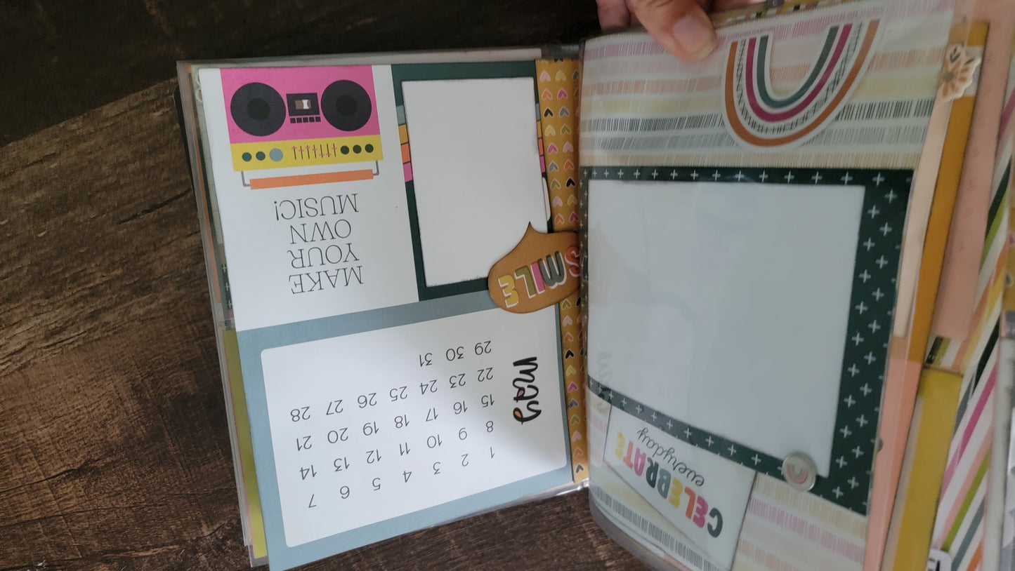 365 Beautiful Reasons to be Happy fully assembled flip book