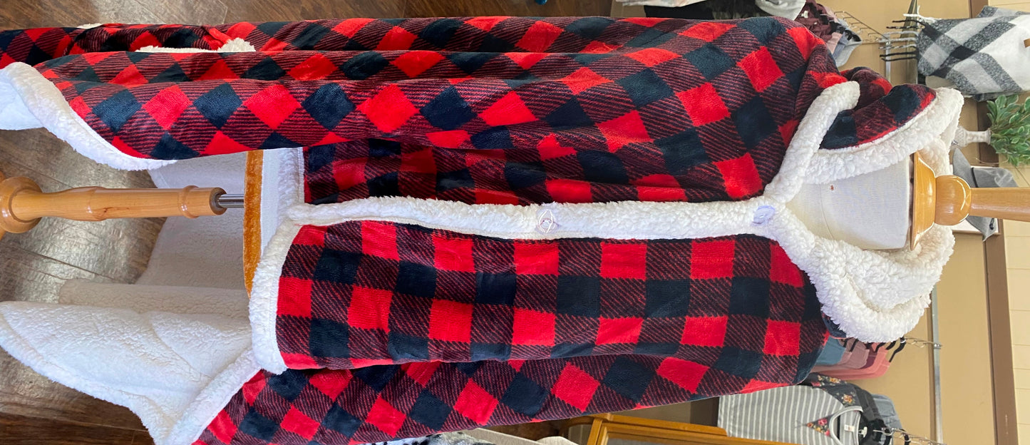 Hooded Sherpa Throws